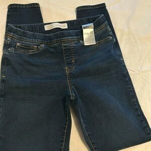 Levi skinny pull on skinny